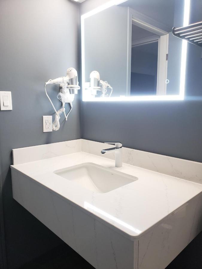 Moonlight Inn And Suites Sudbury Zewnętrze zdjęcie