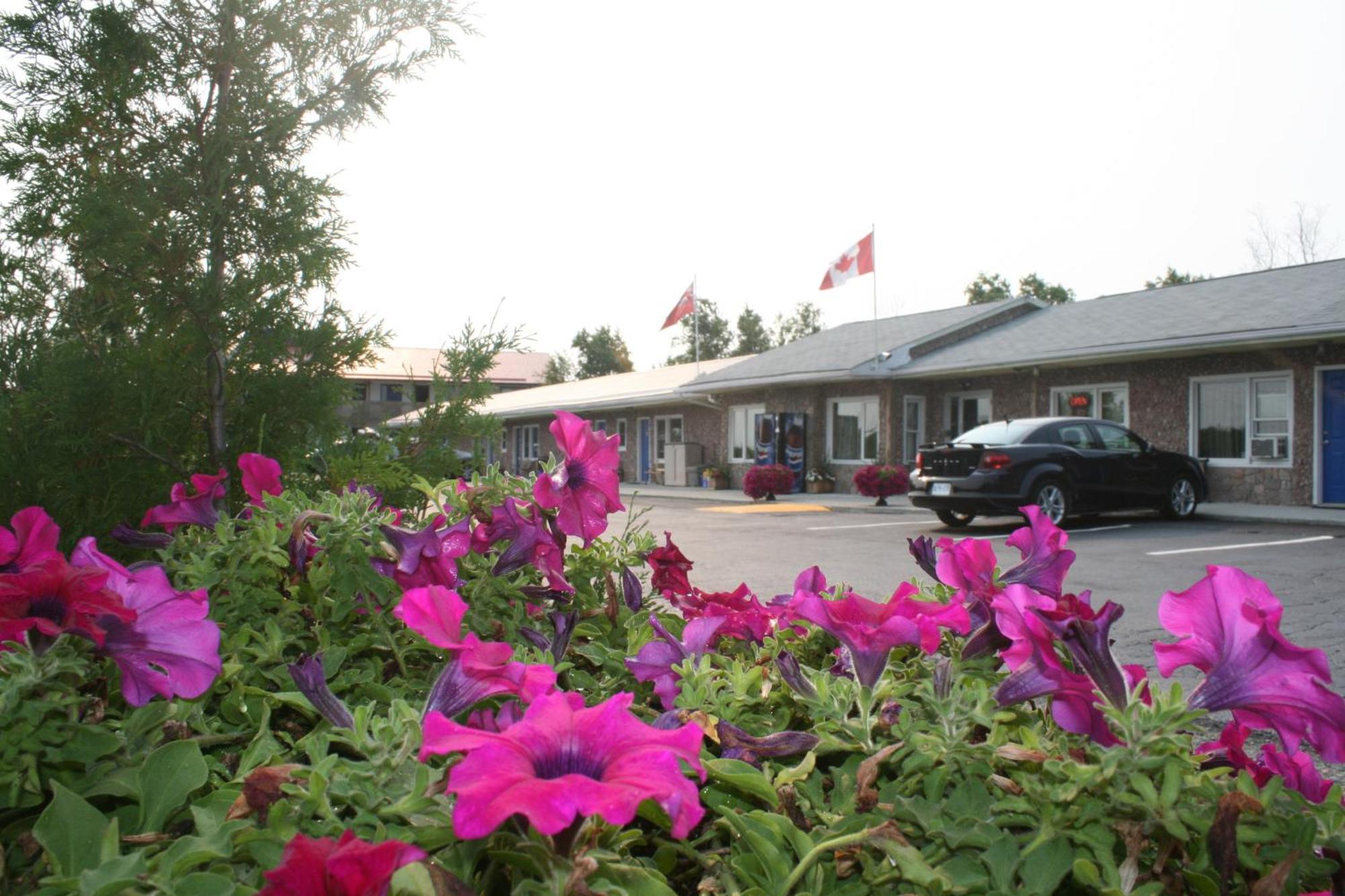 Moonlight Inn And Suites Sudbury Zewnętrze zdjęcie