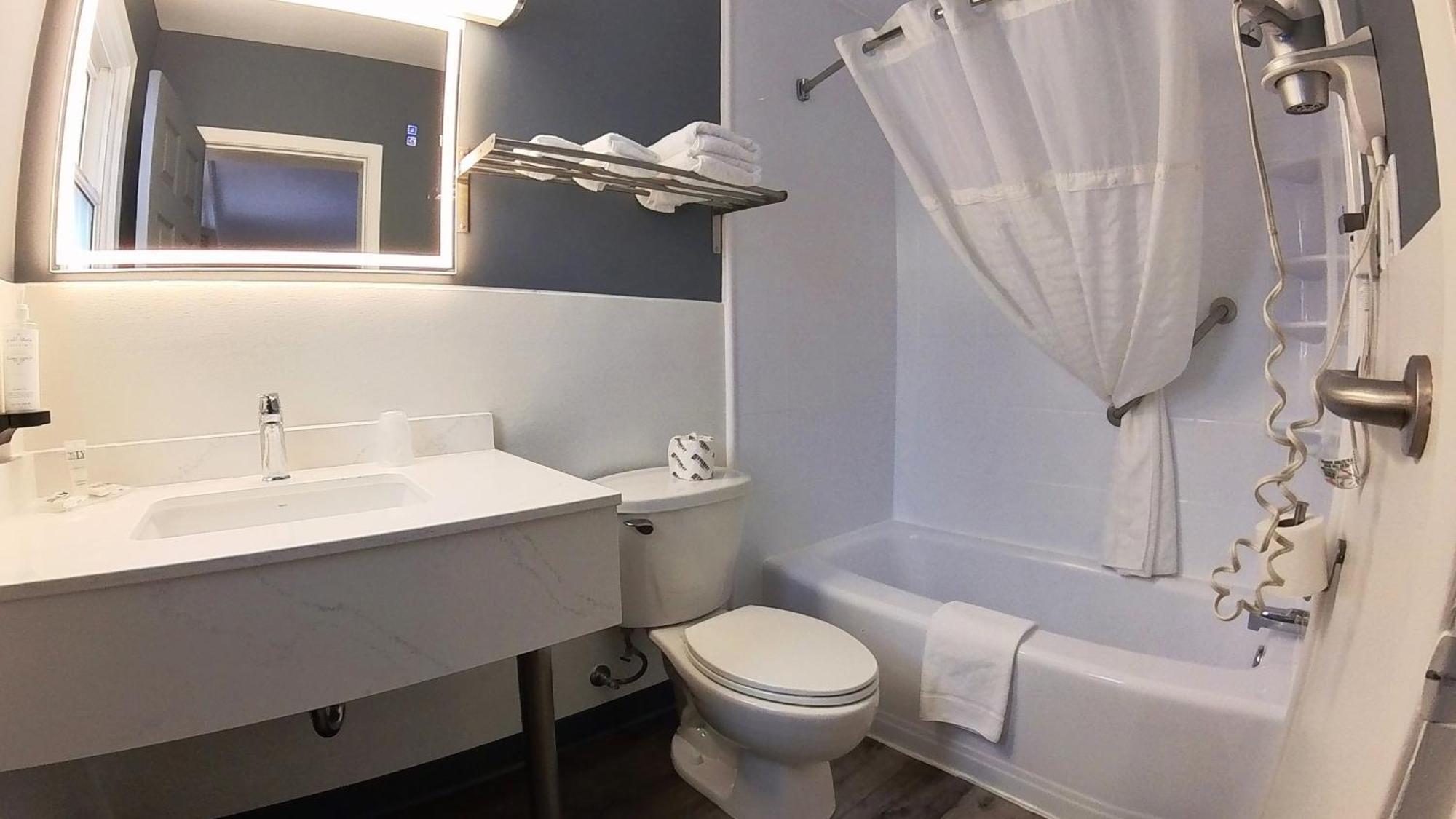Moonlight Inn And Suites Sudbury Zewnętrze zdjęcie
